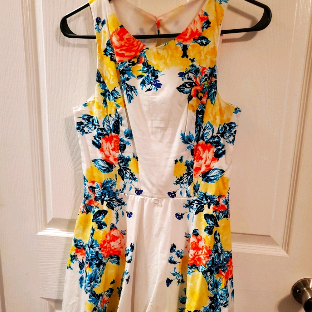 White Floral Form Fitting Dress